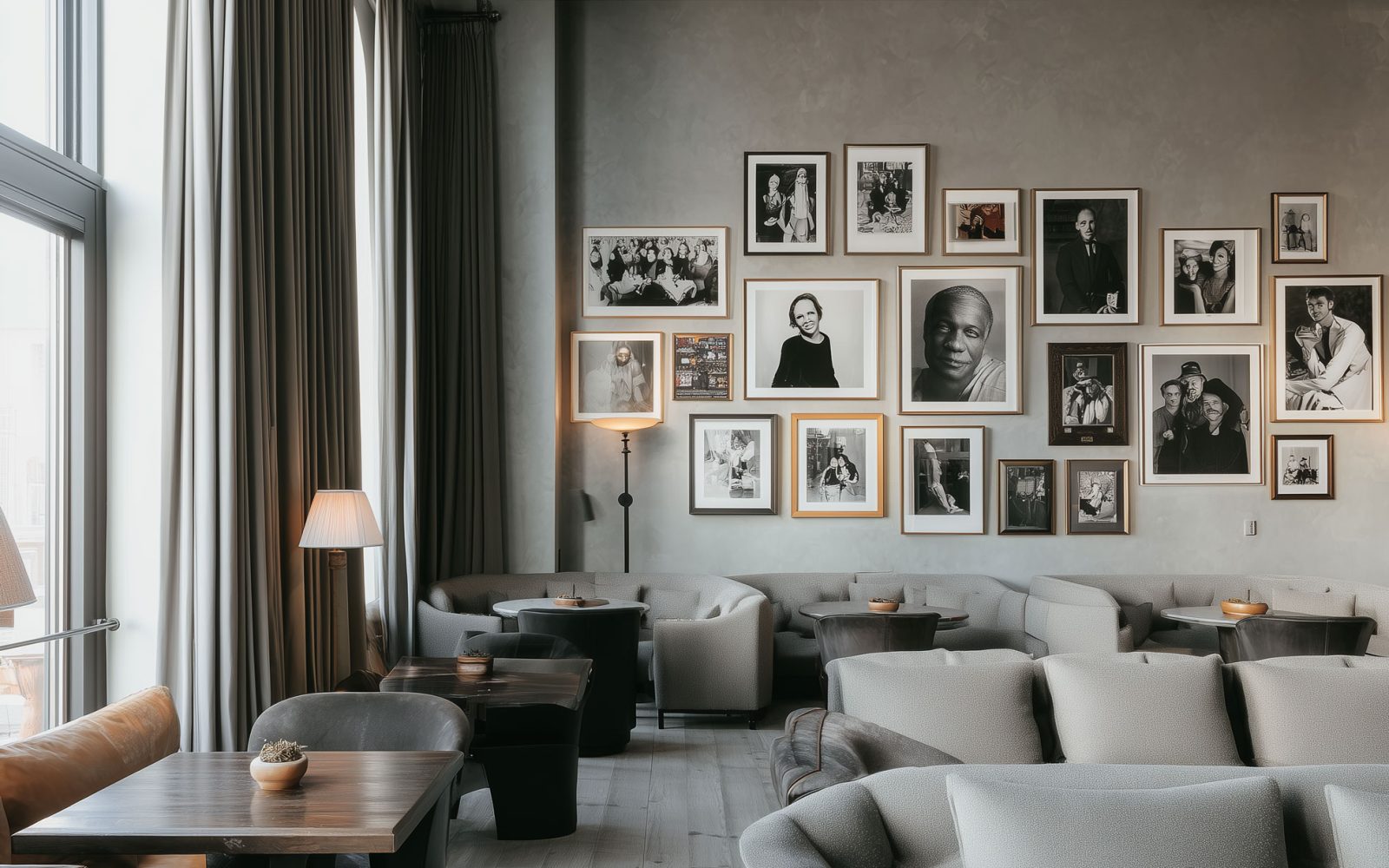 u8347465265_the_photography_depicts_an_elegant_wall_in_the_hote_cbcad5e5-29a4-41df-8382-02abb66144f7